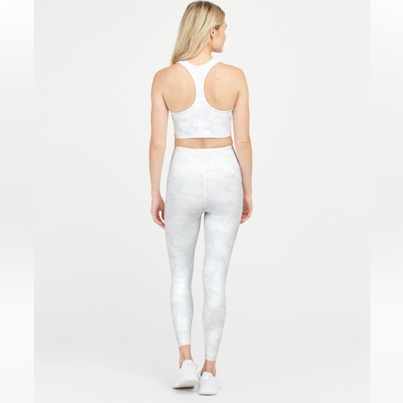 SPANX White Camo Booty Boost Active Printed 7/8 Leggings Size Medium NWT - Picture 2 of 9
